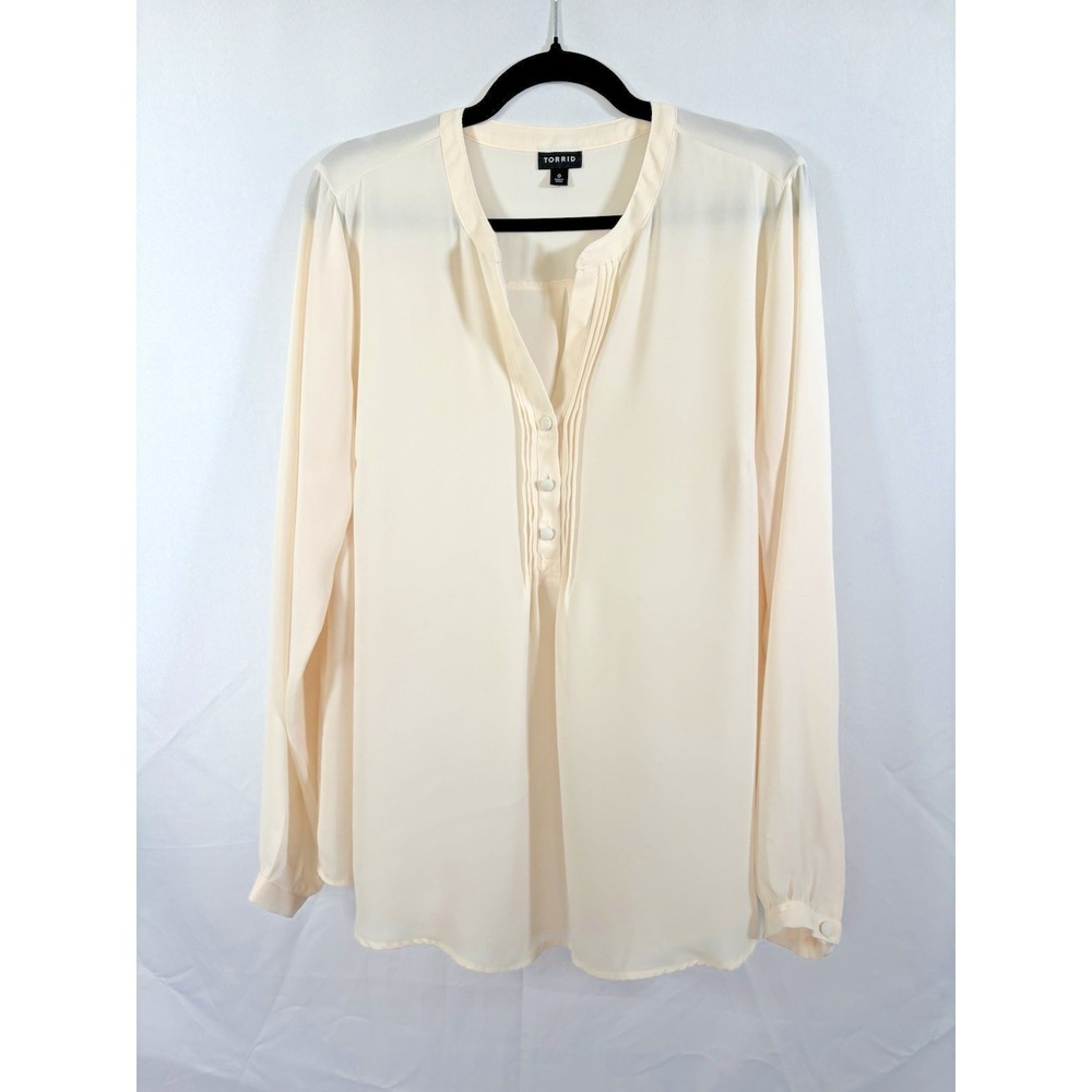 Torrid woman's top size 0 1/4 button-up long sleeve cream